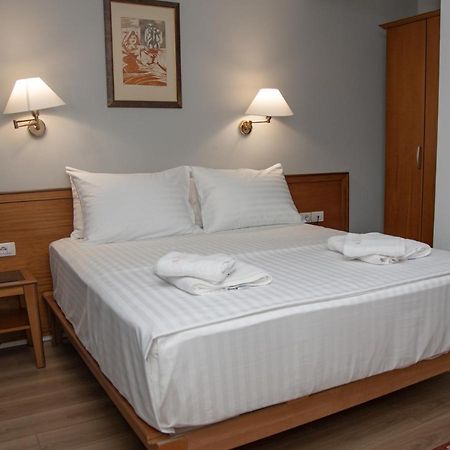 Arber Hotel Tirana Esterno foto
