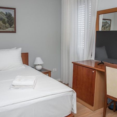 Arber Hotel Tirana Esterno foto