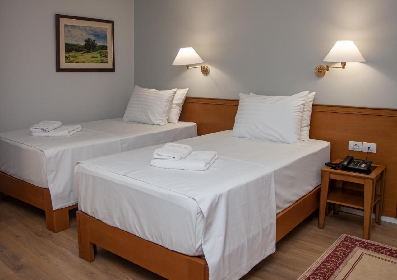 Arber Hotel Tirana Esterno foto