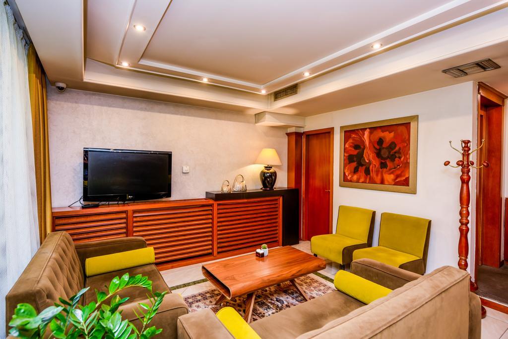 Arber Hotel Tirana Esterno foto