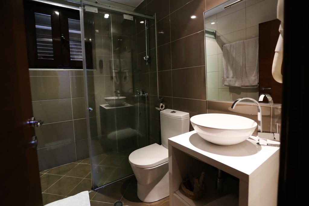 Arber Hotel Tirana Esterno foto