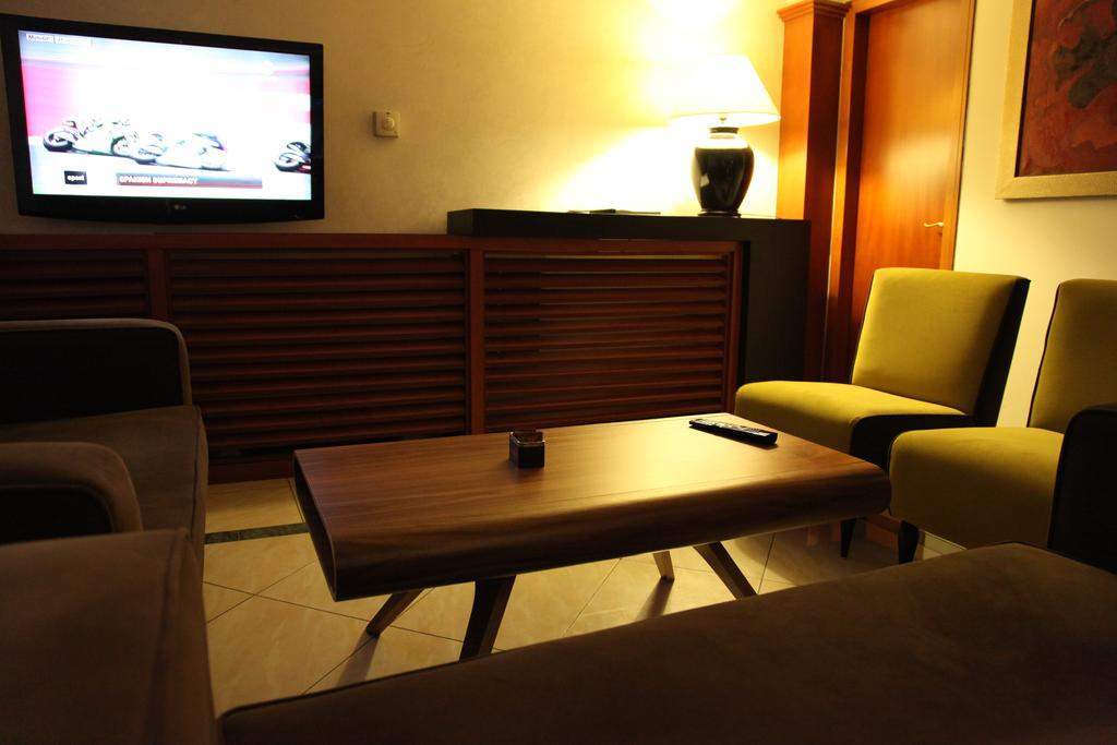 Arber Hotel Tirana Esterno foto