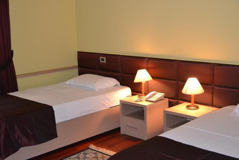 Arber Hotel Tirana Esterno foto